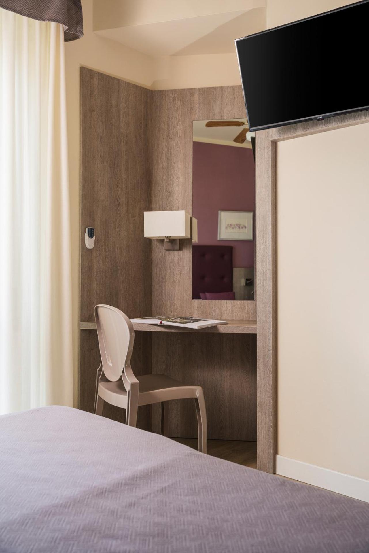 Hotel Azzurra Марина-ди-Пьетрасанта Экстерьер фото